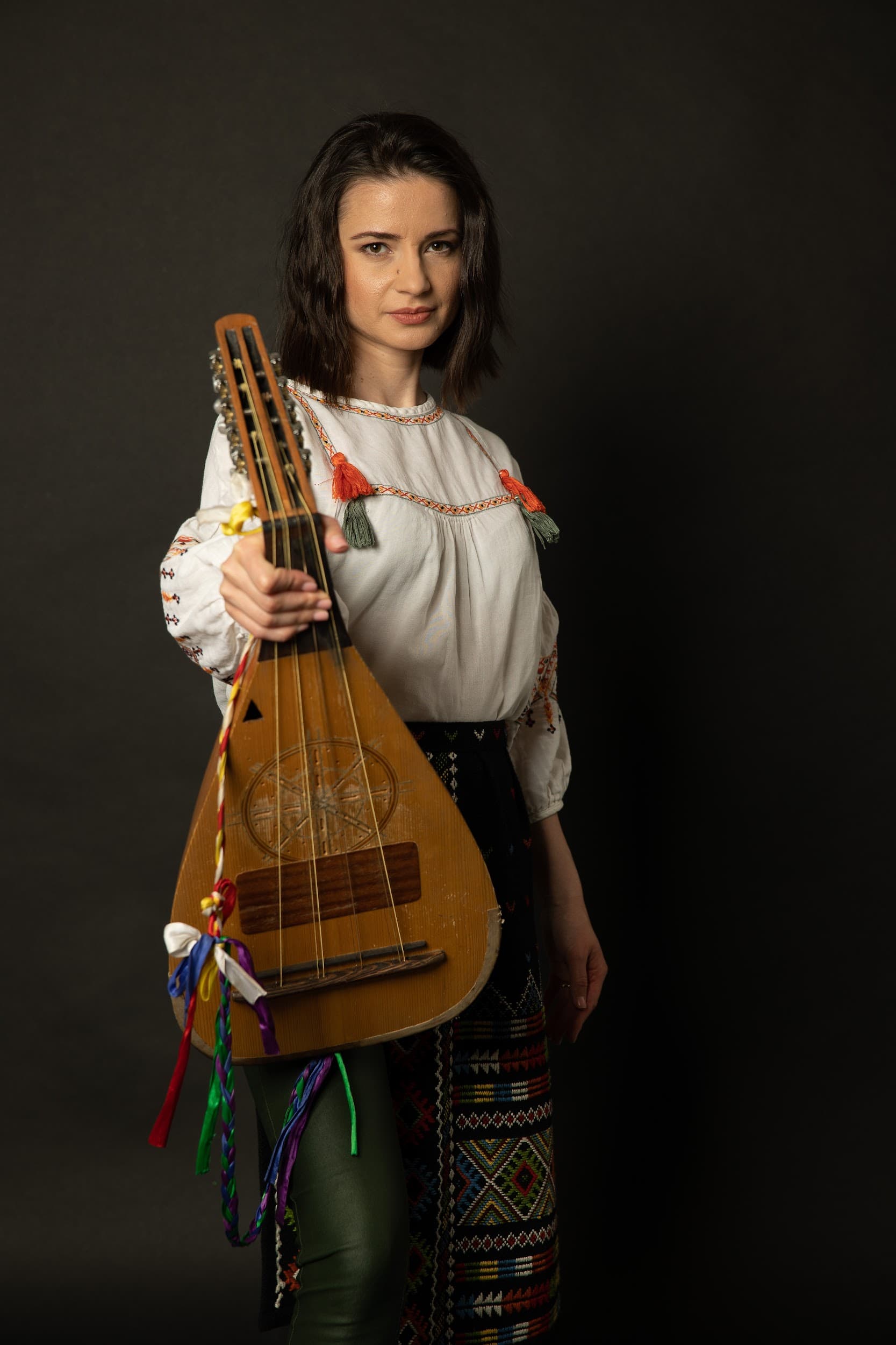 Fata cu cobza